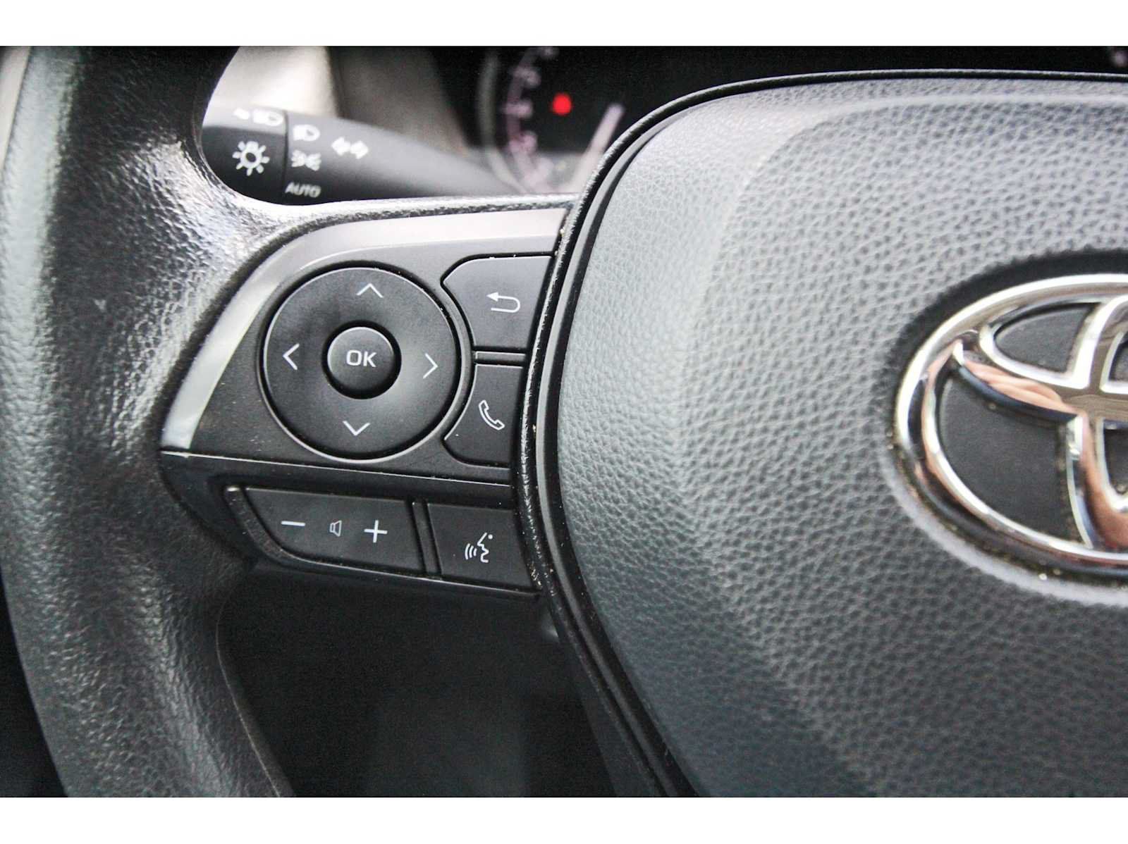 Used 2024 Toyota RAV4 XLE w/ Convenience Package FWD image 15