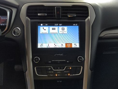 Used 2019 Ford Fusion SE FWD image 25