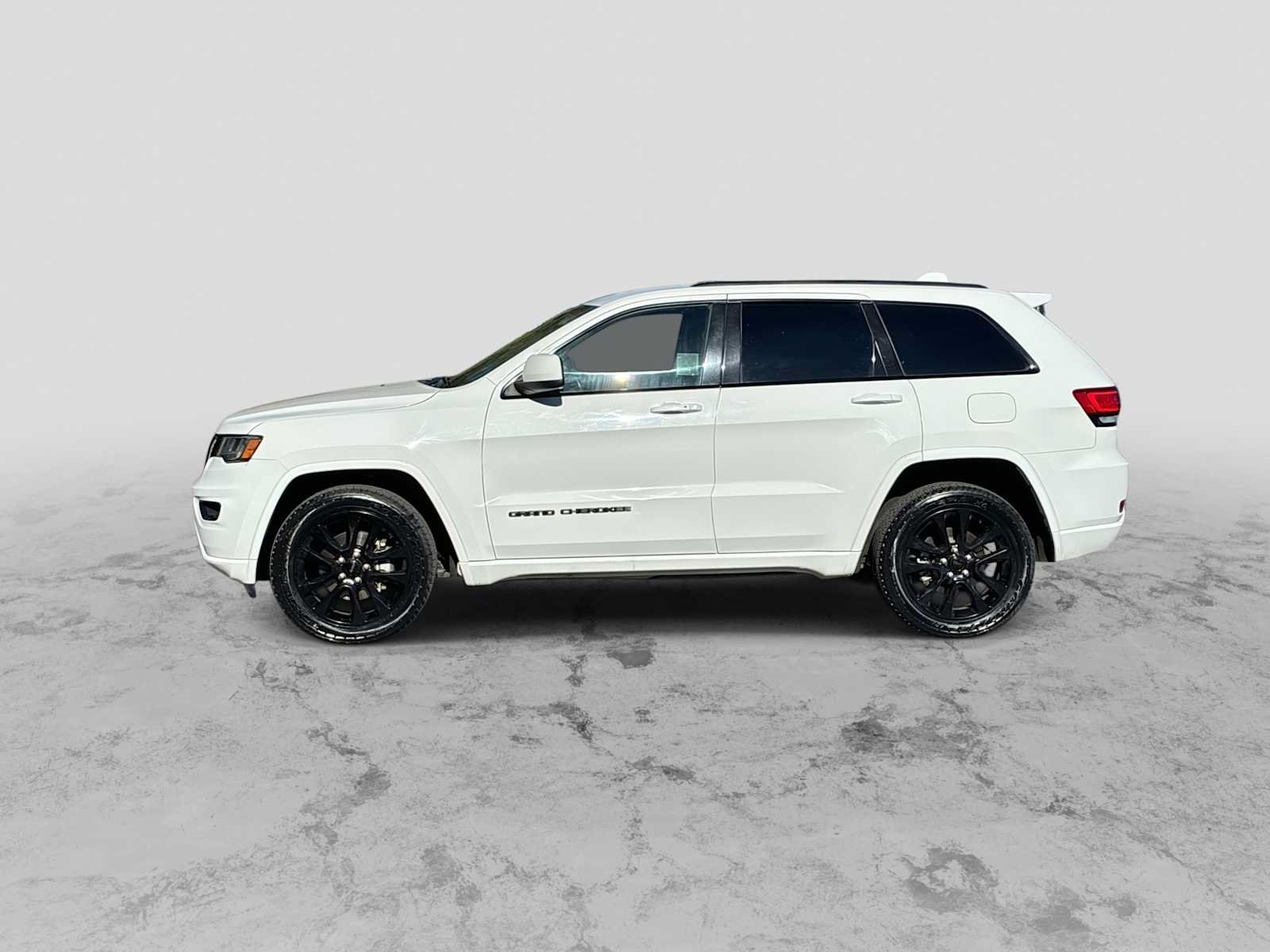 Used 2018 Jeep Grand Cherokee Altitude AWD/4WD image 5