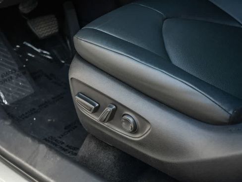 Used 2025 Toyota Grand Highlander AWD Hybrid image 25