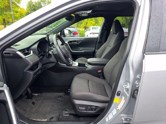 Used 2022 Toyota RAV4 SE w/ Weather & Moonroof Package AWD/4WD image 17