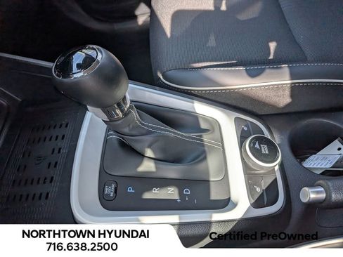 Used 2025 Hyundai Venue Limited FWD image 16