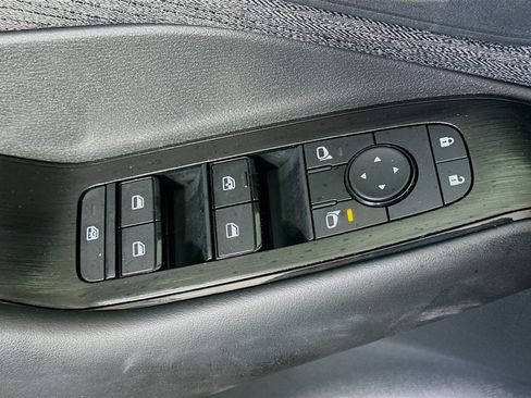 Used 2023 Nissan Rogue S FWD image 15