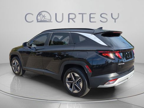 Certified 2025 Hyundai Tucson SEL AWD/4WD image 2