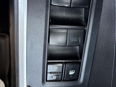 Used 2021 Toyota RAV4 XLE AWD/4WD image 30