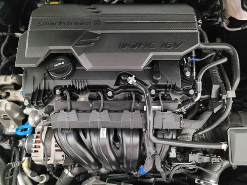 Used 2025 Hyundai Elantra SE FWD image 30