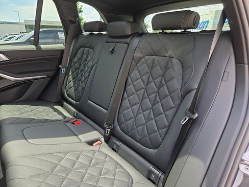 Used 2026 BMW X5 xDrive50e image 5