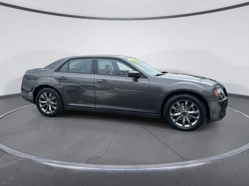 Used 2014 Chrysler 300 S image 5