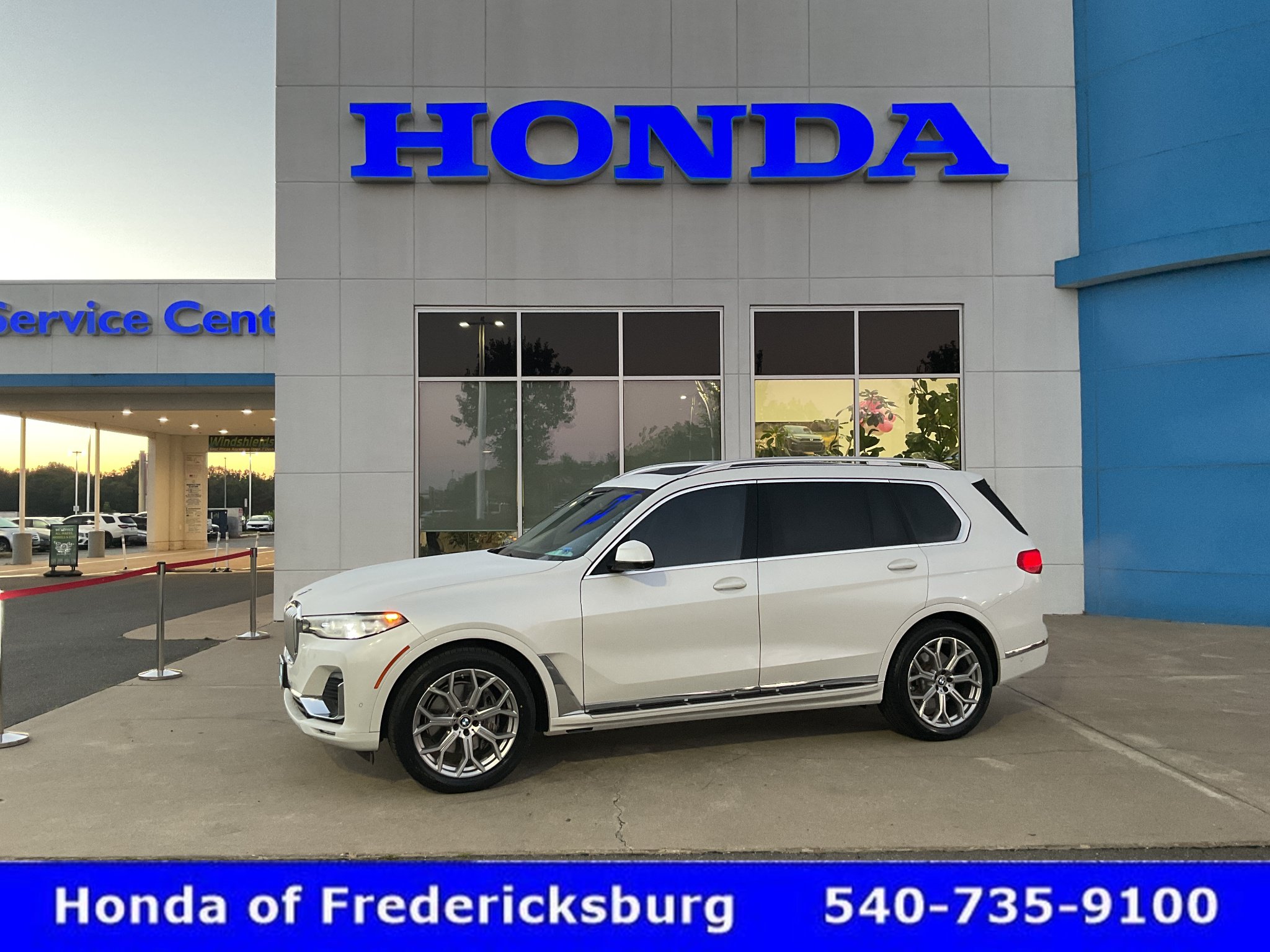 Used 2022 BMW X7 xDrive40i w/ Executive Package AWD/4WD image 1