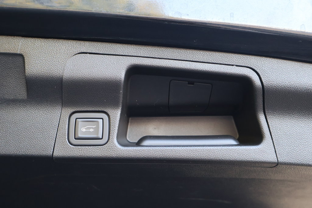 Certified 2023 GMC Acadia SLE w/ Driver Convenience Package FWD image 47
