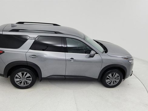 Used 2025 Nissan Pathfinder SV image 17