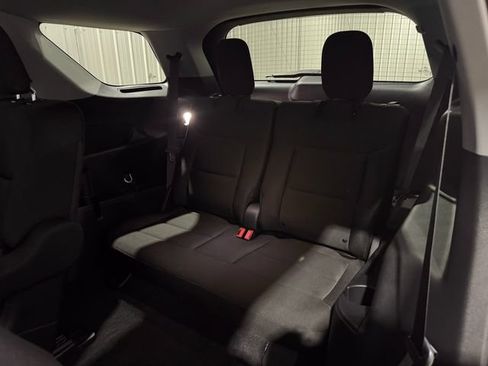 Used 2024 Ford Explorer XLT AWD/4WD image 22
