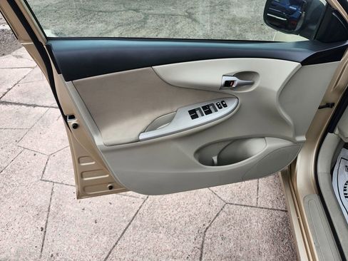 Used 2013 Toyota Corolla LE FWD image 14
