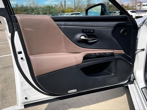 Used 2024 Lexus ES 300h w/ Premium Package image 22