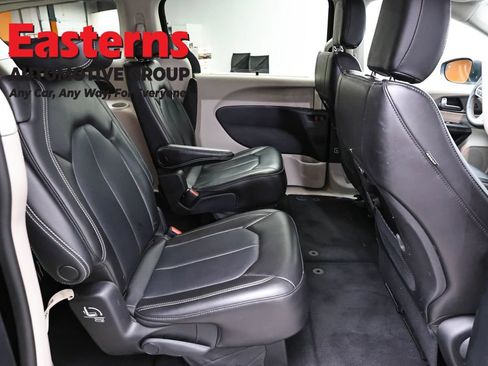 Used 2023 Chrysler Pacifica Touring-L FWD image 25