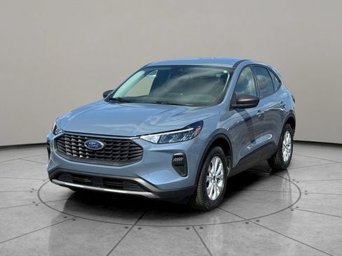 Certified 2025 Ford Escape Active w/ Cold Weather Package FWD image 3
