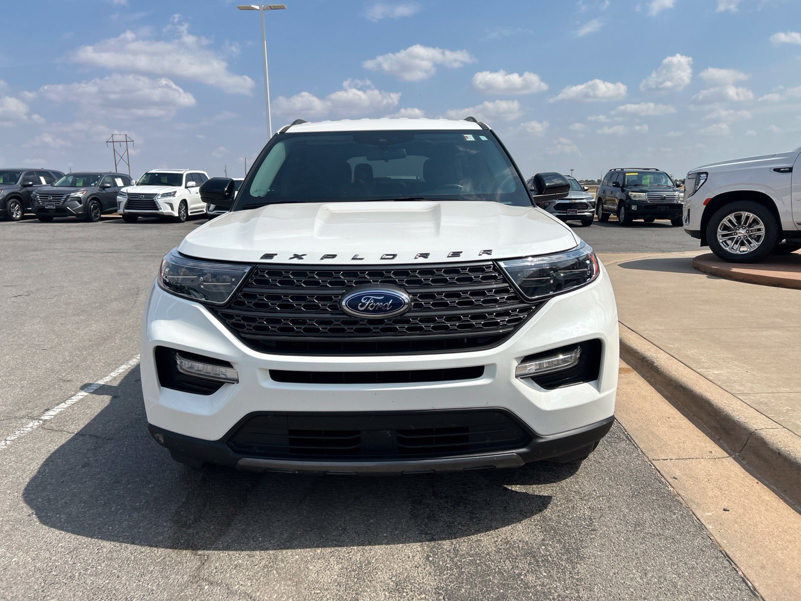 Used 2022 Ford Explorer XLT w/ Equipment Group 202A RWD image 2