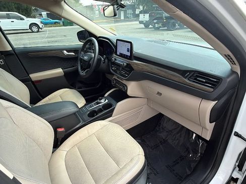 Used 2020 Ford Escape Titanium FWD image 34