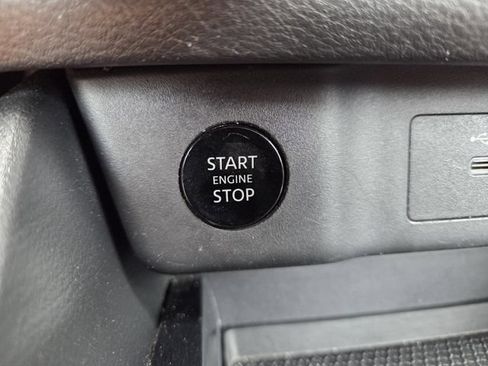 Used 2024 Nissan Rogue S FWD image 30