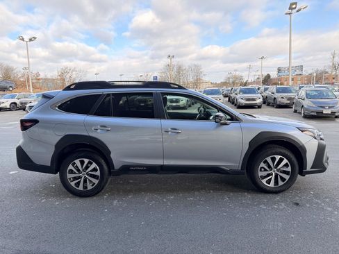 Certified 2025 Subaru Outback Premium image 6