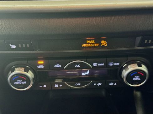 Used 2018 MAZDA MAZDA3 Touring image 19