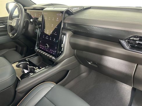 Used 2025 GMC Yukon AT4 w/ AT4 Premium Package image 33