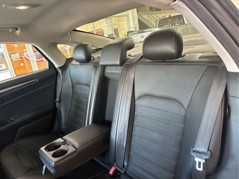 Used 2016 Ford Fusion SE w/ Equipment Group 202A AWD/4WD image 33