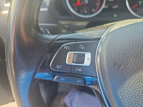 Used 2018 Volkswagen Tiguan SE AWD/4WD image 19