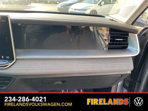 New 2025 Volkswagen Tiguan SE image 47