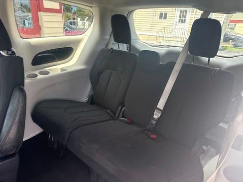 Used 2019 Chrysler Pacifica Touring Plus w/ Advanced Safetytec Group FWD image 15