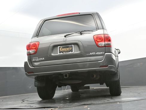 Used 2005 Toyota Sequoia SR5 image 29
