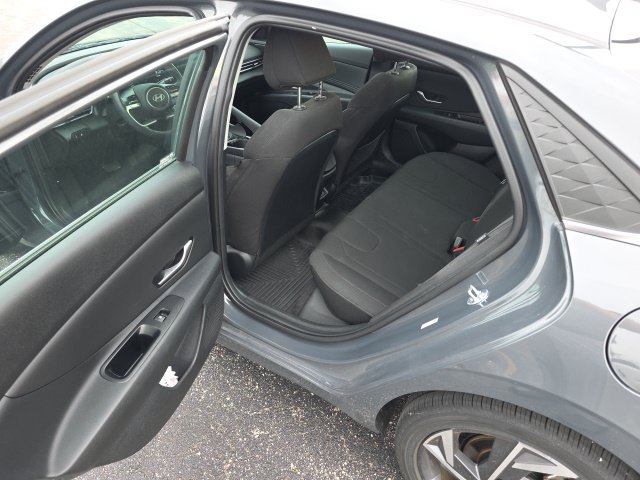 Used 2025 Hyundai Elantra SEL w/ Cargo Package FWD image 11