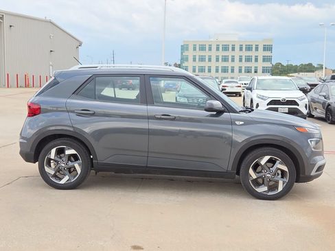 Used 2026 Hyundai Venue SEL FWD image 7