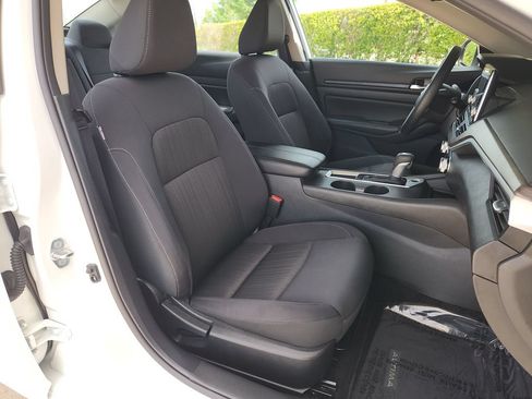 Used 2025 Nissan Altima 2.5 SV FWD image 16