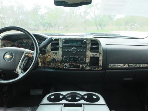 Used 2013 Chevrolet Silverado 2500 LT w/ Interior Plus Package AWD/4WD image 21
