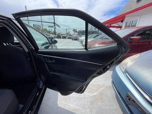 Used 2017 Toyota Corolla LE FWD image 16