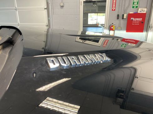 Used 2023 Chevrolet Silverado 1500 LTZ image 10