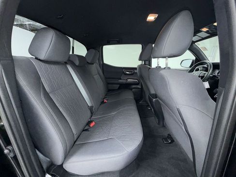 Used 2018 Toyota Tacoma TRD Off-Road w/ Technology Package AWD/4WD image 17