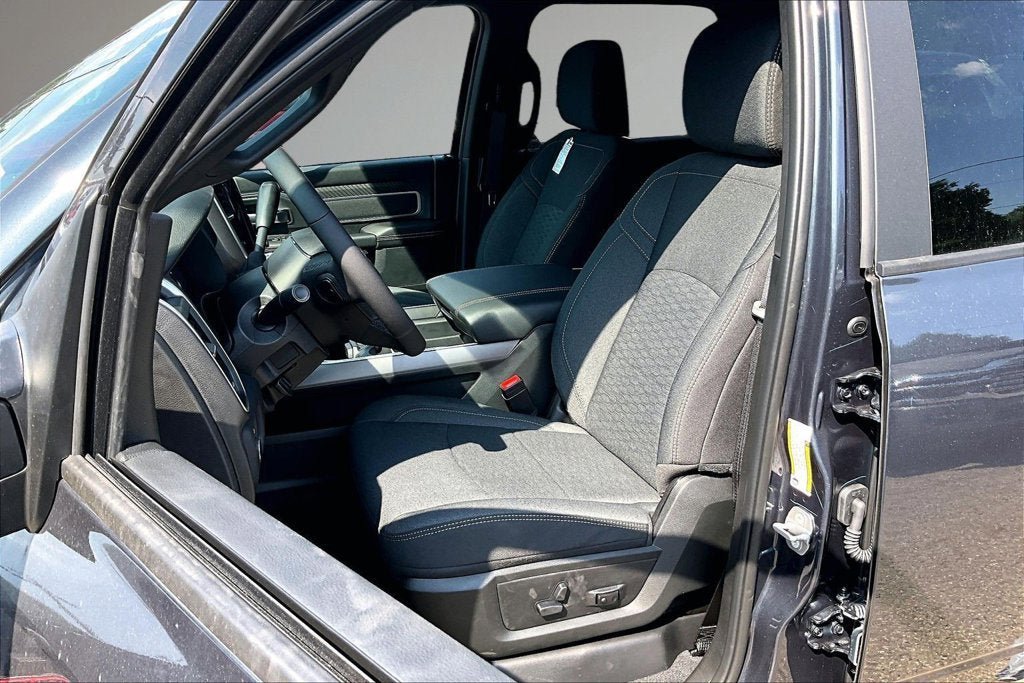 New 2026 RAM 3500 Big Horn AWD/4WD image 12