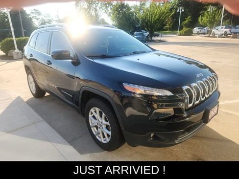 Used 2016 Jeep Cherokee Latitude AWD/4WD image 1