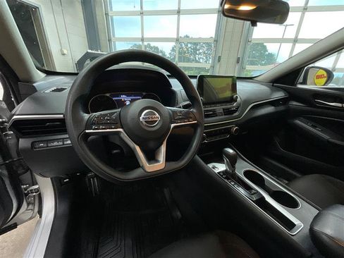 Used 2022 Nissan Altima 2.5 SV FWD image 13