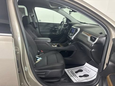 Used 2023 GMC Acadia SLE FWD image 32