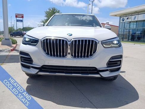 Used 2022 BMW X5 sDrive40i w/ Luxury Seating Package RWD image 2