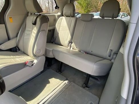 Used 2014 Toyota Sienna Limited w/ Limited Premium Package image 33