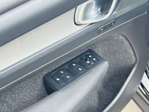 Certified 2023 Volvo XC40 B5 Plus w/ Climate Package AWD/4WD image 15