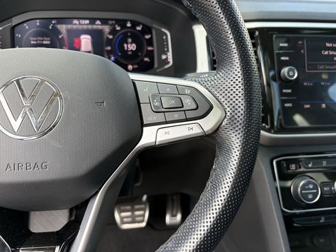 Used 2022 Volkswagen Atlas SEL Premium image 17