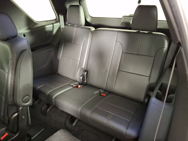 Used 2023 Chevrolet Traverse RS AWD/4WD image 14