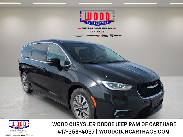Used 2023 Chrysler Pacifica Touring-L FWD image 1