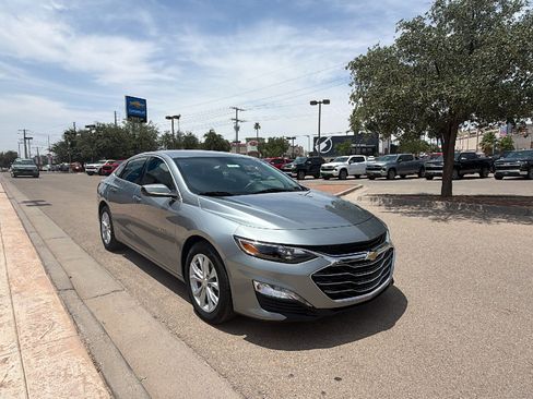 Used 2025 Chevrolet Malibu LT FWD image 2