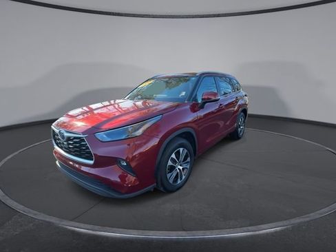 Used 2023 Toyota Highlander XLE image 6